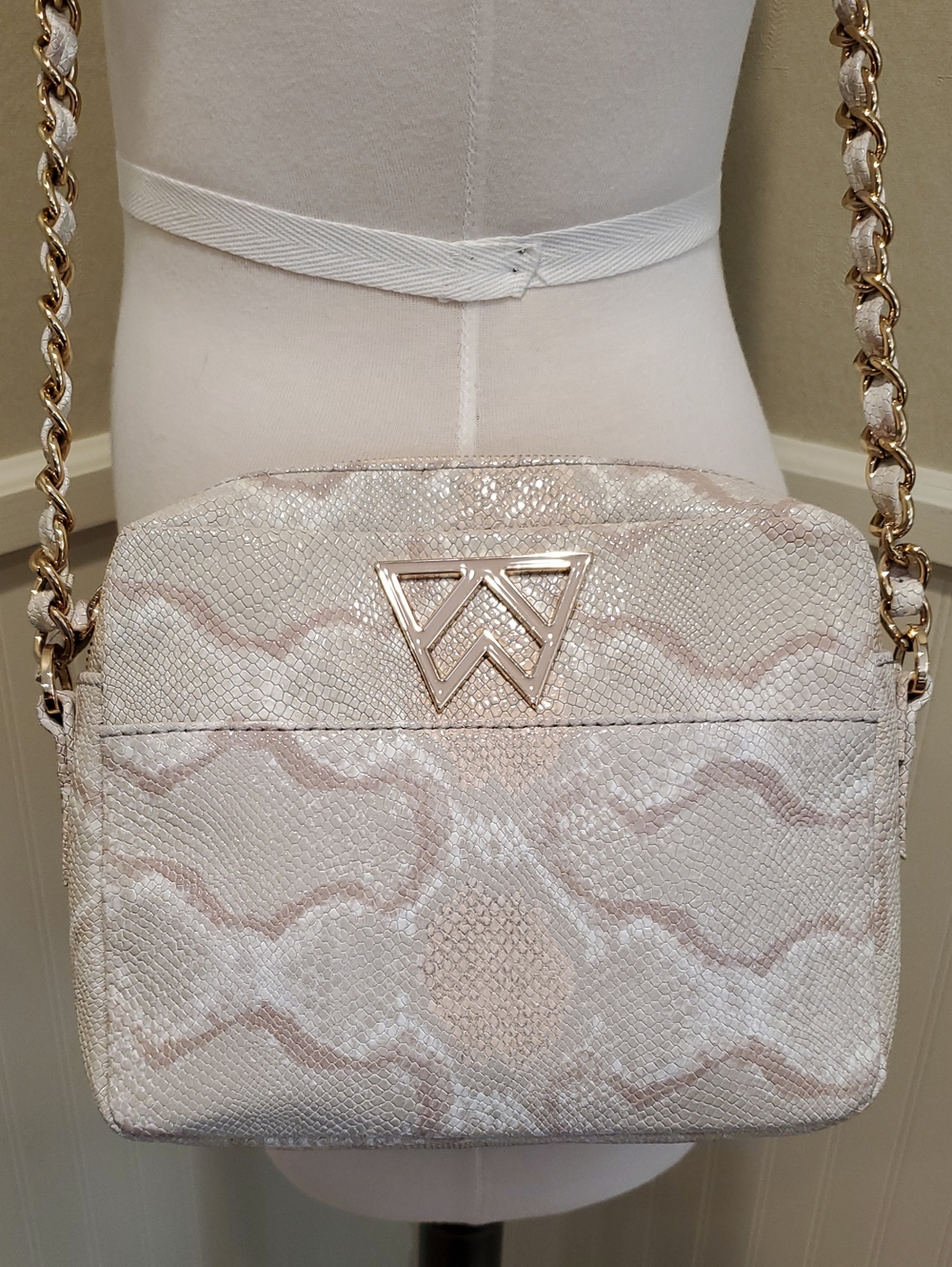 Like NEW Kelly Wynne Mingle Mini Crossbody Bag